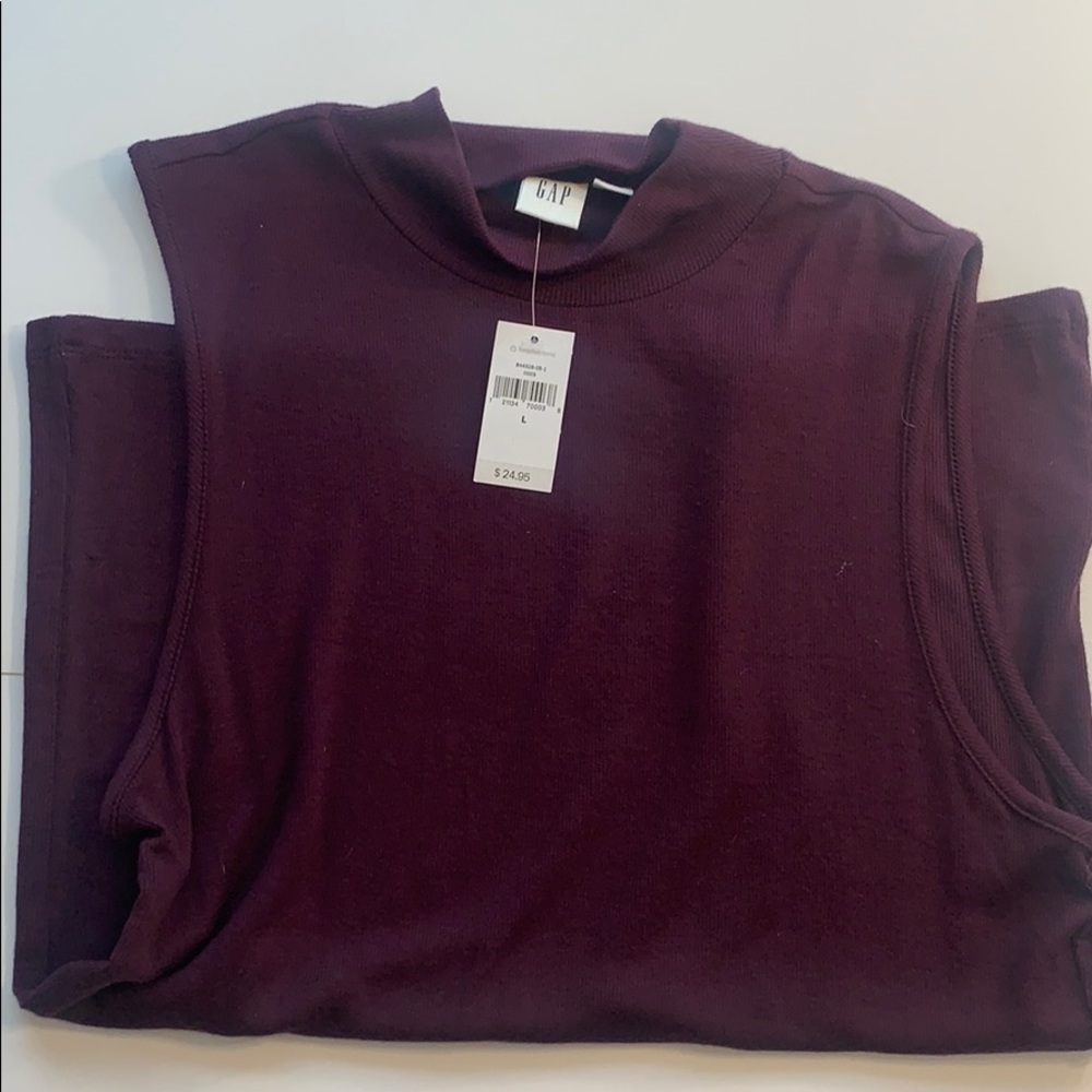 Nwt gap Tank Top color